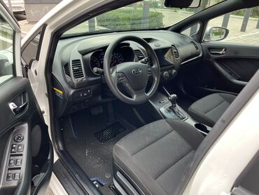 Kia: Kia Forte sedan – ağ rəng, şəhər və uzun yol üçün rahat və qənaətcil — 7