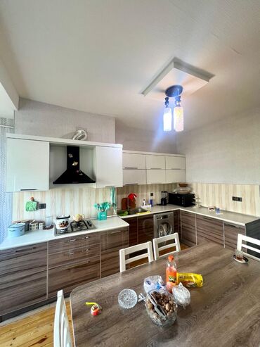 Mətbəx mebeli: Mətbəx mebeli Ölçü 3.30x1.90 sm qiymət 400 azn . Ustunde qaz