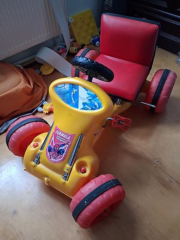 balaca uşaq maşınları: Uşaq pedallı maşın – “Formula” temalı - Rəng: sarı gövdə, qırmızı — 2