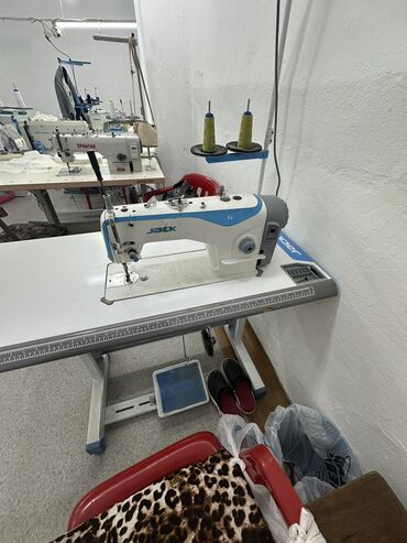Швейные машины: Срочно продаю швейные машинки ! Количество 8 шт! Фирма JACK модель