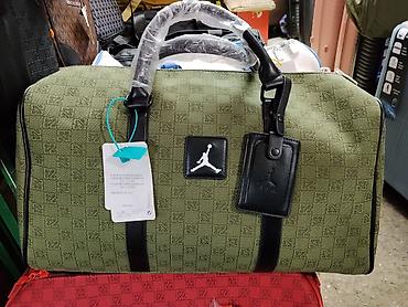 авто спальник: Дорожно-спортивная сумка (duffle bag), оливково‑зеленая с монограммным — 1