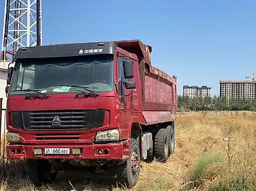 куплю мусоровоз: Срочно продаю Самосвал HOWO (китайский бренд Sinotruk), красного — 2