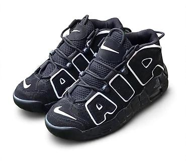 buzz nike dunk: Nike Air More Uptempo, crno-beli košarkaški patike sa prepoznatljivim — 1