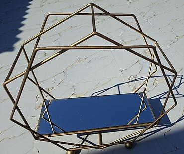 polka: Metall dekorativ stend – geometri̇k dizayn - Material: metal karkas — 2