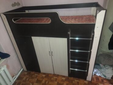 двухъярусные кровати детские б у: Срочно продаем двухъярусную кровать в общем 3 кровати, один шкаф