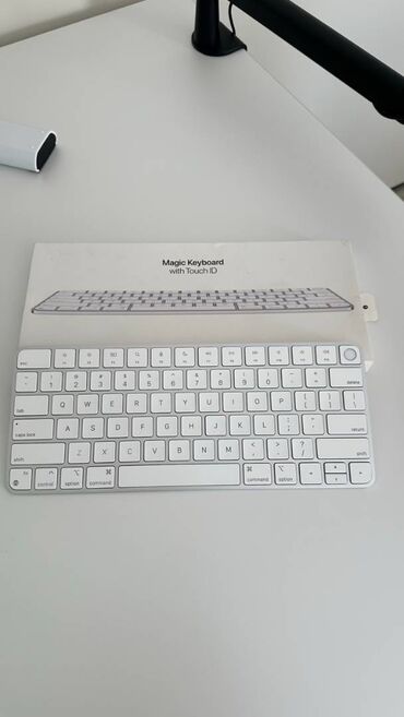 чехол с клавиатурой: Клавиатура, Apple, Bluetooth, Проводное подключение