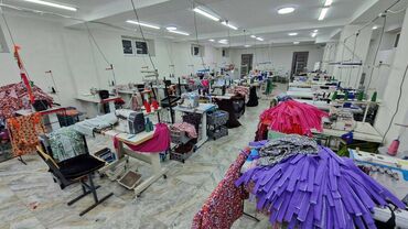 квартира 1 этаж: 🧵 Сдаётся швейный цех в аренду! 📍 Локация: рядом с базаром «Мадина» 📐