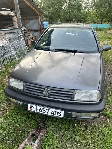 дом на колосях: Volkswagen Vento: 1992 г., 2 л, Механика, Бензин