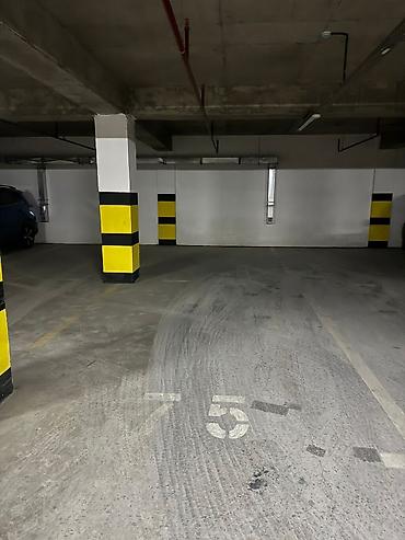 Qaraj satılır: Yeraltı dayanacaqda fərdi parkinq yeri Satılır: 25 kv.m qaraj – — 4