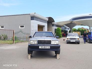 mersedes diskler: Mercedes-Benz 190 (W201) sedan - Kuzov: 4 qapılı sedan, iki rəngli — 2
