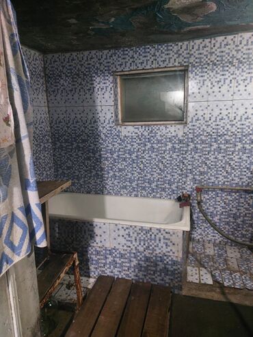 Продажа домов: Продаю дом с мебелью, двор на 2 машины, участок 8 соток. Внутри дома — 6