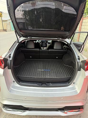 byd e6: Toyota Prius: 2017 г., 1.8 л, Электромобиль, Хэтчбэк — 8