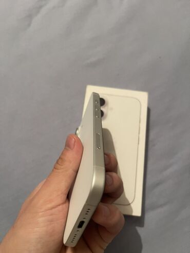 Apple iPhone: IPhone 16, Б/у, 256 ГБ, Белый, Защитное стекло, Чехол, Кабель, 91 % — 8