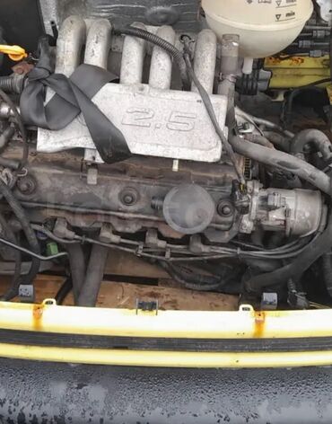 акумлятор ош: Бензиндик кыймылдаткыч Volkswagen 1995 г., 2.5 л, Колдонулган, Оригинал, Германия