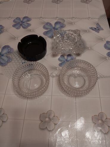 Konfet qabları: Hamısı bir yerdə 15 AZN 2 ədəd Xrustal konfet qabı, 1 ədəd Xrustal — 2