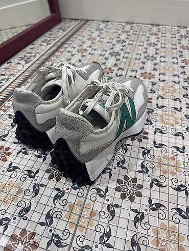 New Balance kadın idman ayaqqabısı - Model: New Balance 327 siluetinə