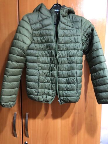 зеленый пиджак: Куртка-деми, детская, на мальчика от 7 до 9 лет