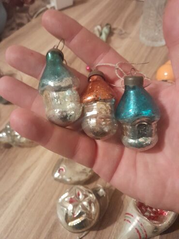 Yeni il oyuncaqları və bəzəkləri: Məhsul: Köhnə yolka bəzəkləri – 5 ədəd klipsli oyuncaqlar Təsvir: - — 16