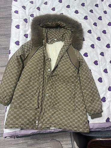 Пуховик, Короткая модель, С капюшоном, M at lalafo.kg Пуховик, Короткая модель, С капюшоном, M