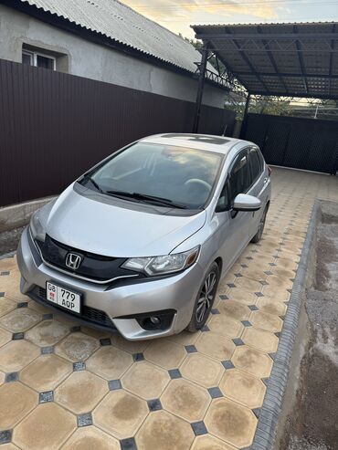 09 машина: Honda Fit: 2014 г., 1.5 л, Автомат, Бензин, Хэтчбэк