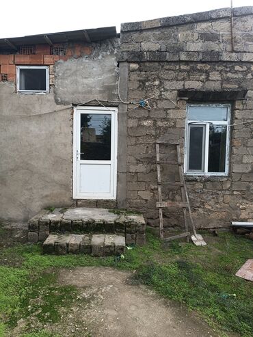18 yaşdan aşağı iş: Maştağa qəsəbəsində heyet evi satılır təmirə ehtiyac var qiymət 28000