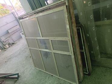 окна двери витражи: Деревянные оконные рамы с остеклением. - Материал рамы: дерево. -