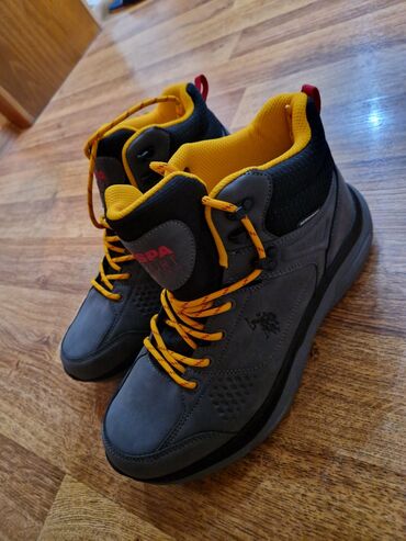 krasovkalar: 70Azn Yep yeni USPA whaterproof hec bir defede cole bayira