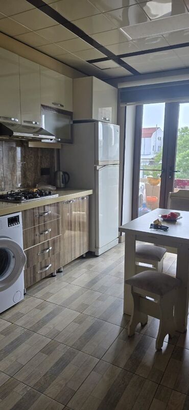 Günlük kirayə mənzillər: 3 otaqlı — 4