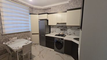 Uzunmüddətli kirayə mənzillər: Düşme variyant Yüksək səviyyədə təmirli.Yaşayış olmayıb.2 böyük yataq — 18