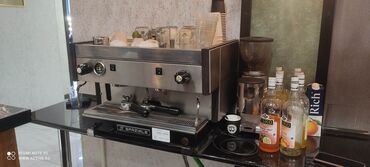 партнёр в бизнес: Продаётся оборудование для кофейни кофемашина La-spazalie полки