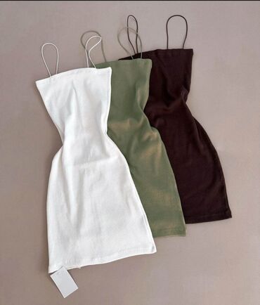 Haljine: 2 kom 2000 na lalafo.rs — 5 Haljine: 2 kom 2000 — 5