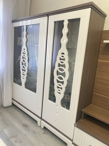 стенка кровать: Satılır: 2 ədəd qorka (tək və cüt qapılı + əla vəziyyətdədir + içində