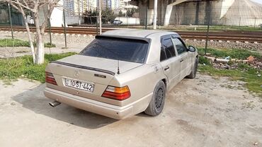 motosiklet satılık: Mercedes-Benz 200: 2.3 l | 1989 il Sedan