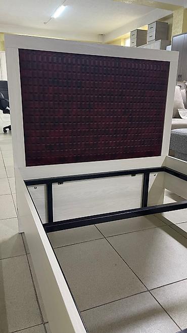 Односпальные кровати: Кровати размер200×90см каркас железный, круговой ПВХ. Матрац — 6