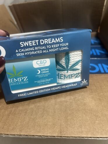 Косметика: Набор для ухода за кожей лица Hempz «Сладкие сны» включает в себя