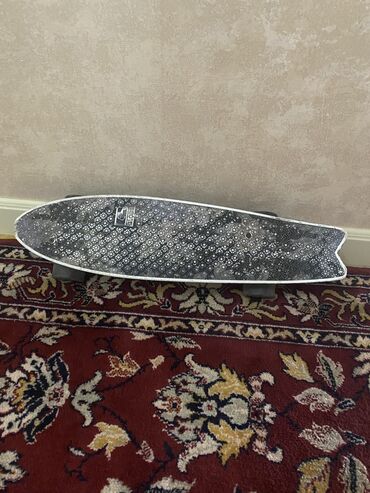 penny: Globe bantam 23” skate pennyboard. Dekanin kraskasi gedib, bele