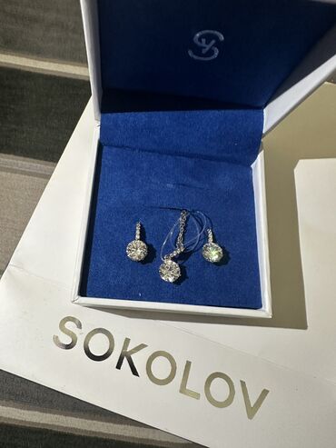 бриллиантовый набор цена: Набор из серебра Sokolov. В наборе серьги, кулон, цепочка. Абсолютно