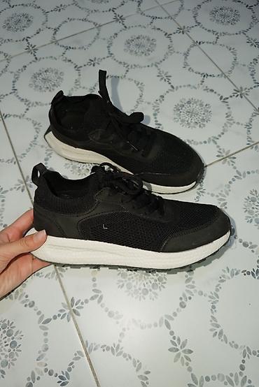 ultra boost: Кроссовки спортивные, черные - Универсальный дизайн: однотонный — 2