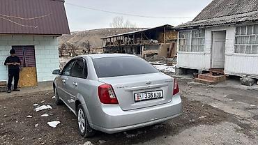 Другие автомобили: Седан серебристого цвета, 4 двери, просторный салон с чехлами на — 10