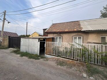 продаю дом по карпинке: Полдома, 50 м², 3 комнаты, Агентство недвижимости, Старый ремонт