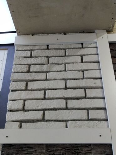 ev ucun led isiqlar: Ağ dekorativ kərpic panelləri - Material: dekorativ daş/kərpic