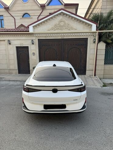 Avtomobil salonu üçün digər detallar: Elektrik krossover salonu – modern texnologiya və komfort - Panorama — 9