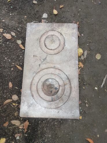 казан для кухни: Чугунная печь с варочной поверхностью рассчитан на 120²м Описание: -