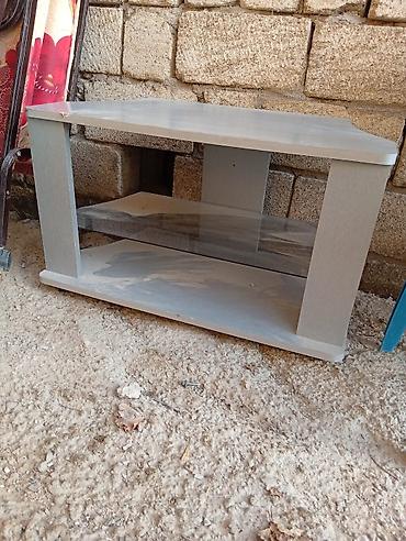 lovhə: Televizor üçün kiçik stol/altlıq - Material: Laminat/MDFlam üslubunda — 1