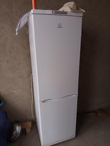 indesit: Холодильник Indesit, двухкамерный, белый. - Раздельные двери: верхняя — 1