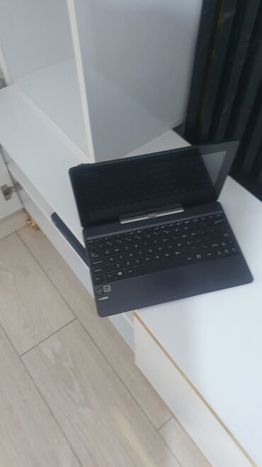 netbuklar: İşlənmiş ASUS 11.6 ", AMD A3, < 128 GB