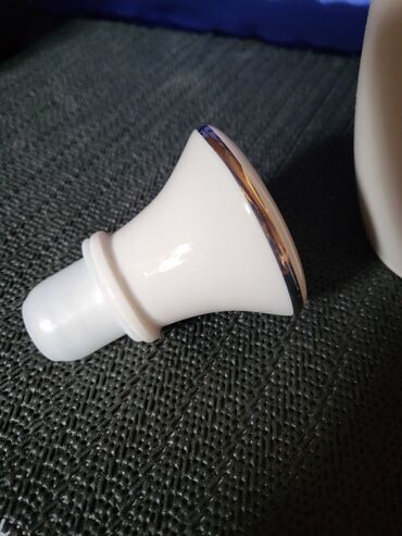 Čaše: Porcelanska nova,vintaz flasa za pice dihtujuca. Diht flasa,sve na — 10
