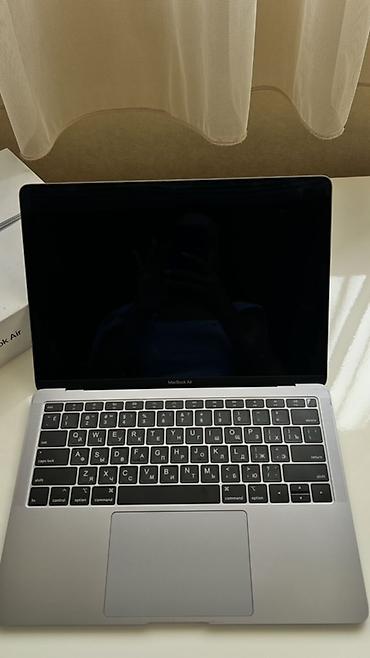 macbook air m4: Apple MacBook Air (Space Gray) – 13" seriyası Xüsusiyyətlər: - 13.3" — 5