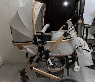 v baby коляска: Коляска, цвет - Коричневый, Б/у