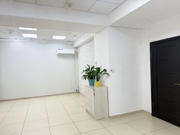 для бизнес ош: Сдаю Кабинет в салоне, 50 м², Для бровиста, Для визажиста, Для лешмейкера
